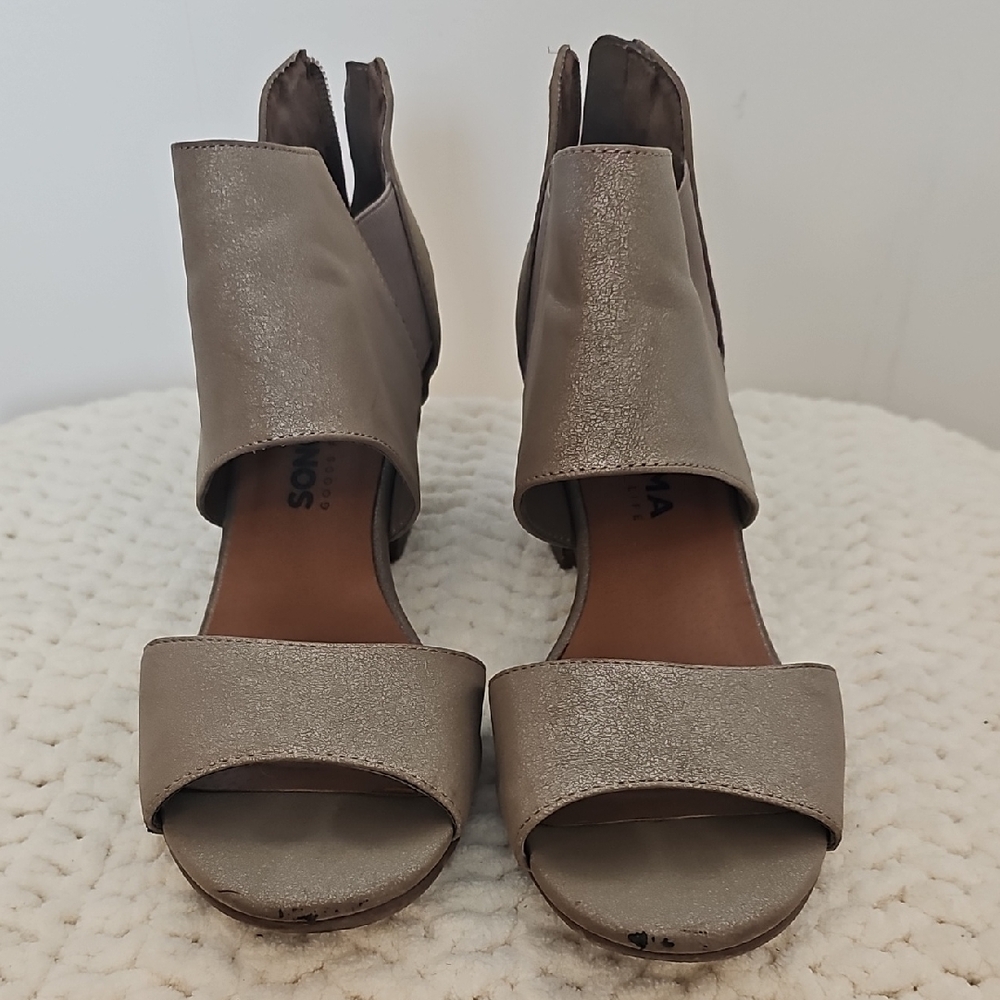 Sonoma Women's Sandals in Shimmering Taupe